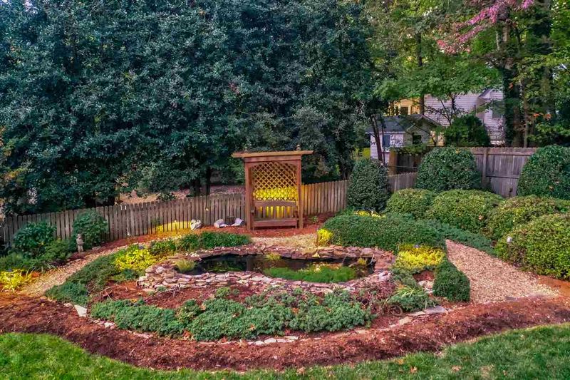 5913 Rondan Cir, Raleigh, NC 27612