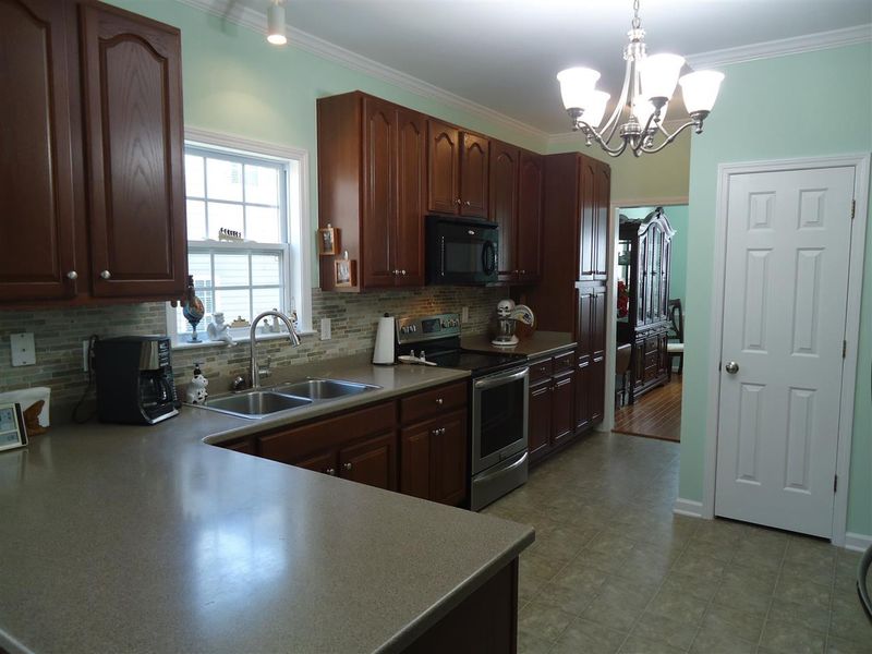5913 Shedd Dr, Raleigh, NC 27603