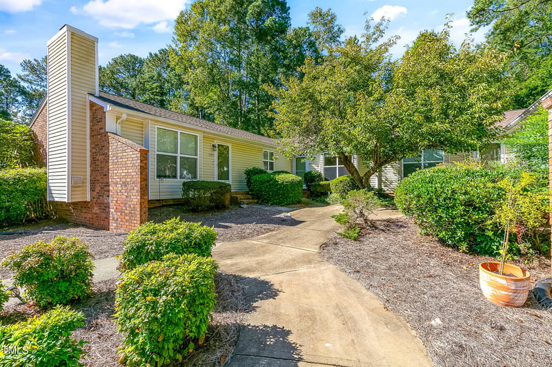 5913 Suncreek Ct, Raleigh, NC 27606