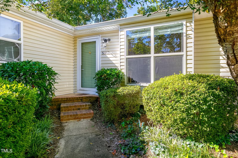 5913 Suncreek Ct, Raleigh, NC 27606