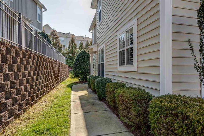 5914 Hourglass Ct, Raleigh, NC 27612