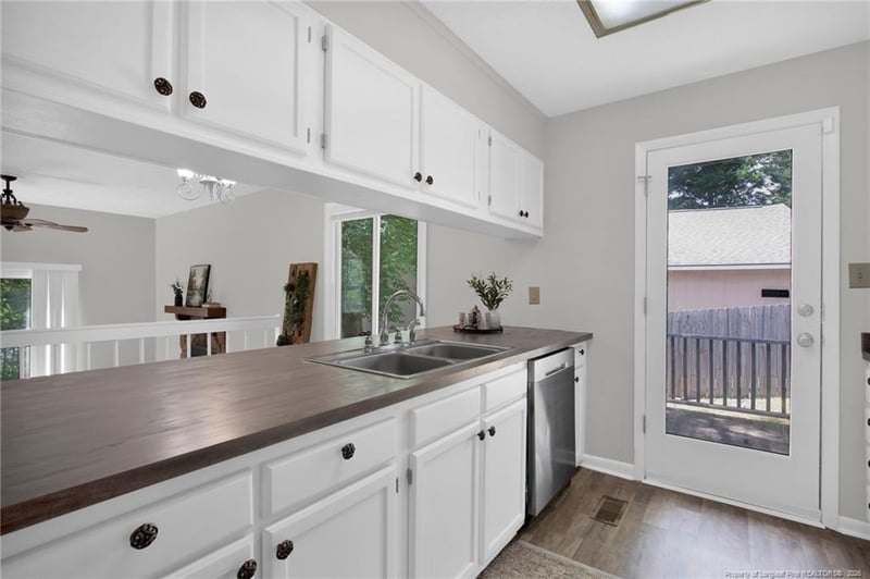 5915 Laguna Dr, Fayetteville, NC 28314