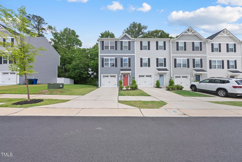 5915 River Landings Dr, Raleigh, NC 27616