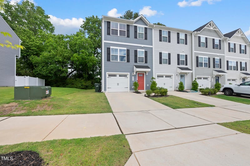 5915 River Landings Dr, Raleigh, NC 27616