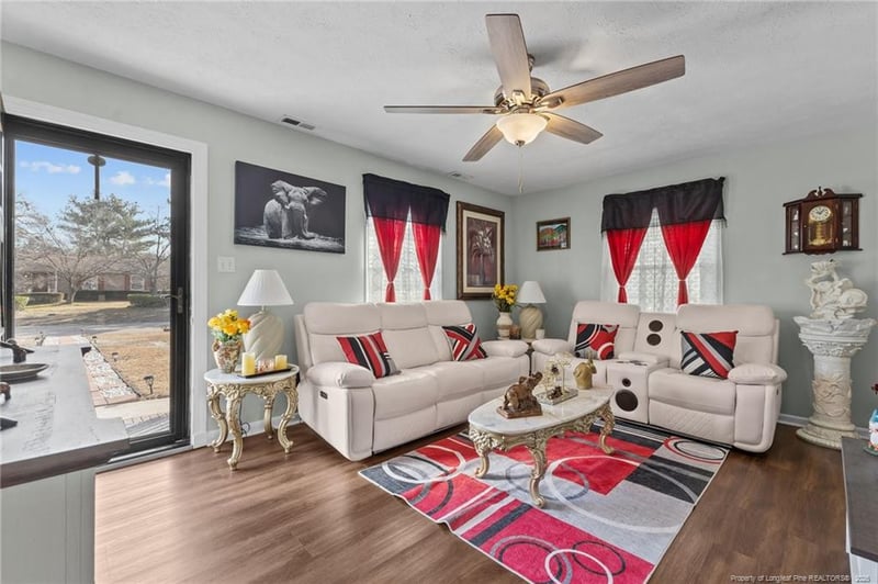 5915 Spinner Rd, Hope Mills, NC 28348