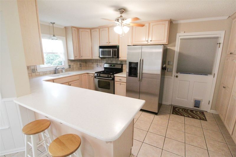 5915 Valley Estates Dr, Raleigh, NC 27612