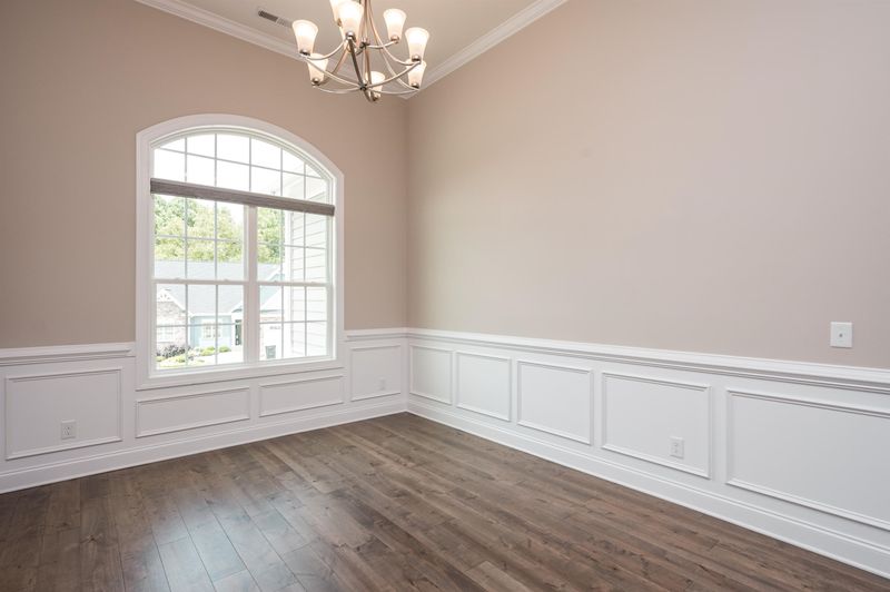 5917 Lunenburg Dr, Raleigh, NC 27603