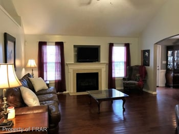 5918 Lillytrotter Dr, Hope Mills, NC 28348