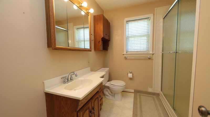 5918 Woodcrest Dr, Raleigh, NC 27603