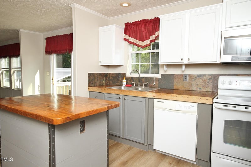 5919 Christys Ln, Mebane, NC 27302