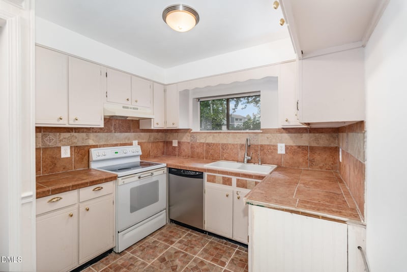 5920 Farm Gate Rd, Raleigh, NC 27606