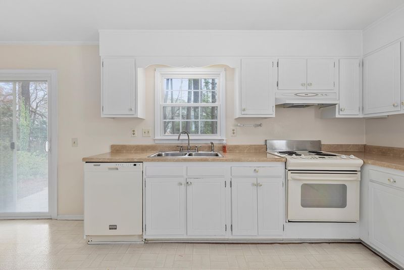 5920 Hills Dr, Raleigh, NC 27609