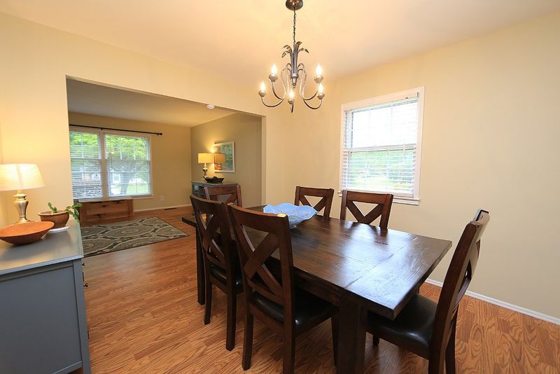 5921 N Hills Dr, Raleigh, NC 27609