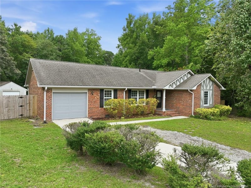 5921 Rustlewood Dr, Fayetteville, NC 28304