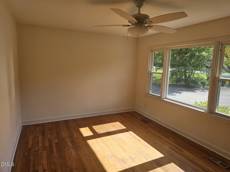 5923 Woodcrest Dr, Raleigh, NC 27603