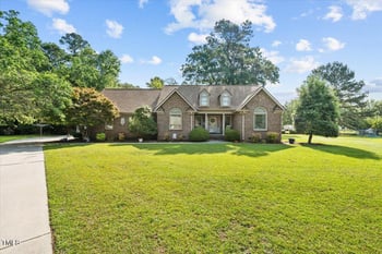 5924 Finish Line Dr, Hope Mills, NC 28348