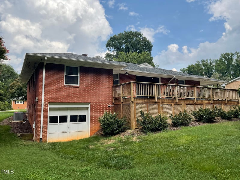 5924 Woodcrest Dr, Raleigh, NC 27603