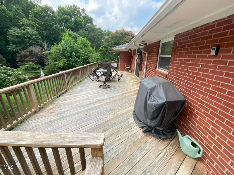 5924 Woodcrest Dr, Raleigh, NC 27603