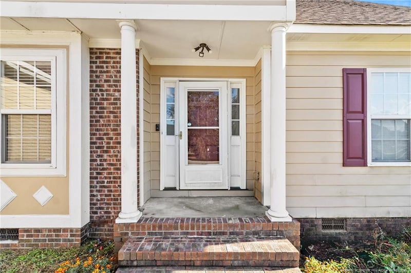 5925 Blue Sky Ln, Hope Mills, NC 28348