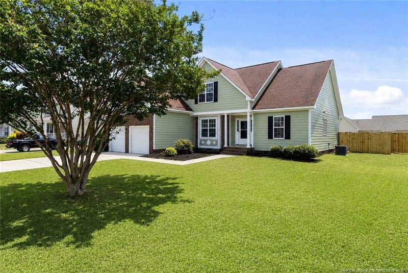 5925 Blue Sky Ln, Hope Mills, NC 28348