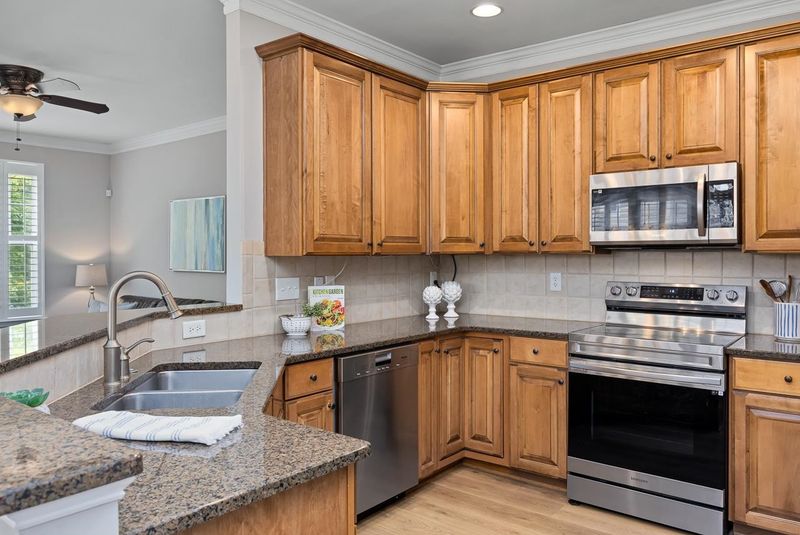 5925 Hourglass Ct, Raleigh, NC 27612