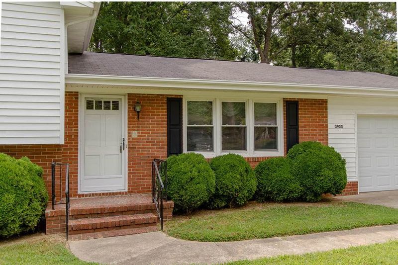 5925 S Sharon Dr, Raleigh, NC 27603