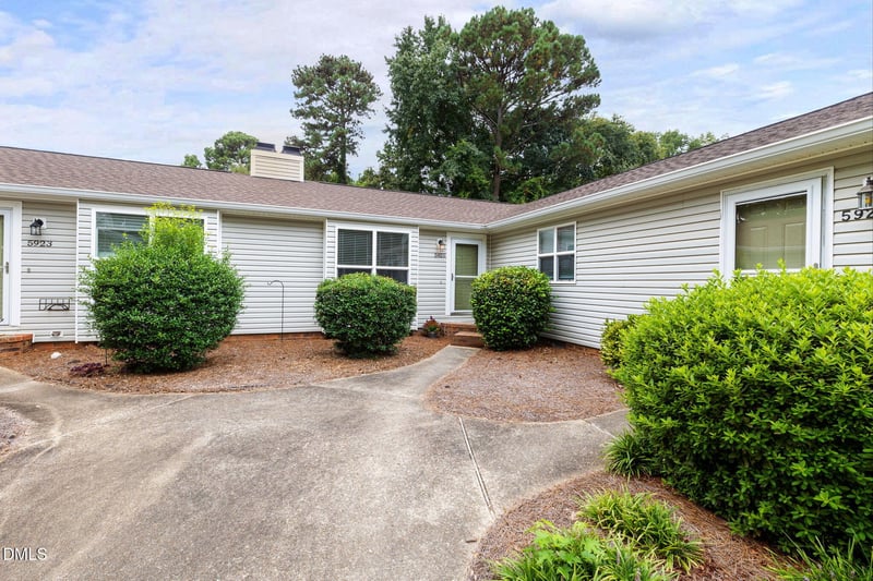 5925 Suncreek Ct, Raleigh, NC 27606