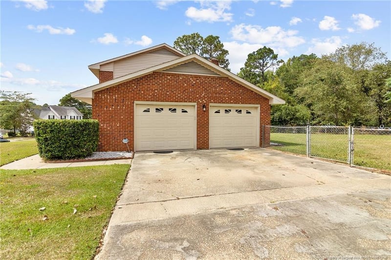 5926 Lakeridge Dr, Fayetteville, NC 28304