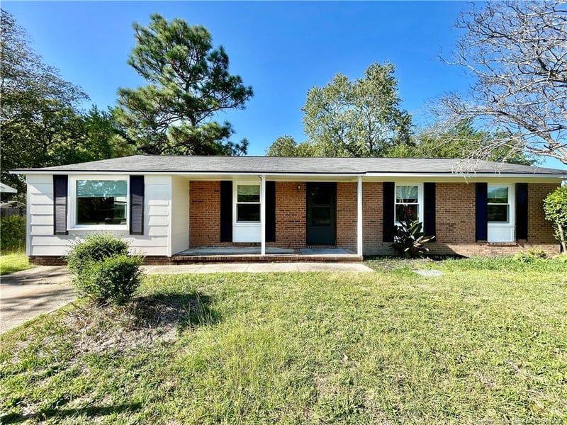 5929 Spinner Rd, Hope Mills, NC 28348