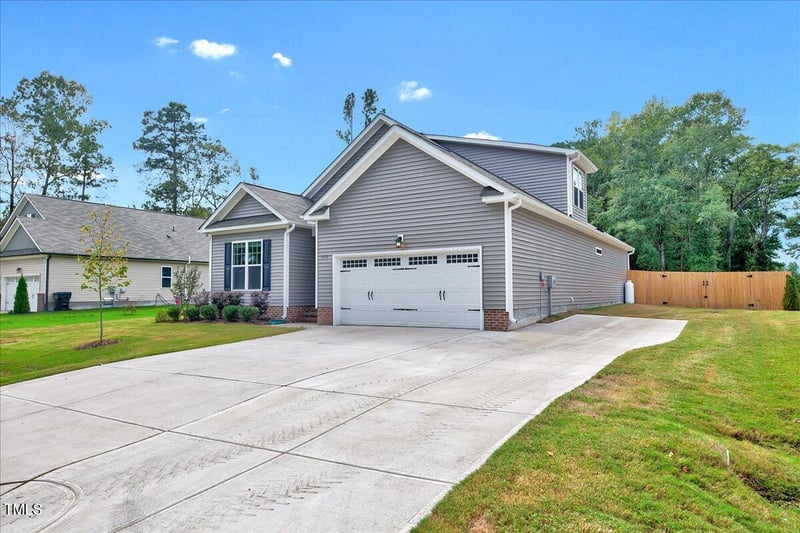 593 Whistle Post Dr, Selma, NC 27576