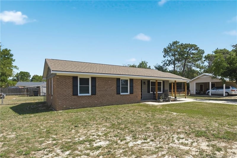 5931 Spinner Rd, Hope Mills, NC 28348