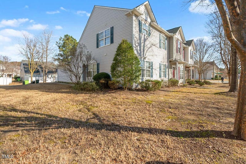 5935 Neuse Wood Dr, Raleigh, NC 27616