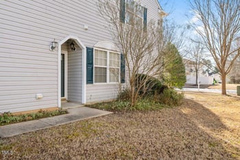 5935 Neuse Wood Dr, Raleigh, NC 27616