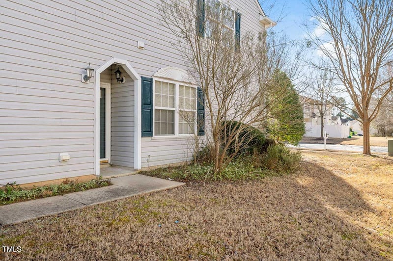 5935 Neuse Wood Dr, Raleigh, NC 27616