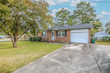 5936 Fairway Dr, Hope Mills, NC 28348