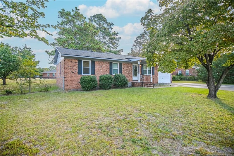 5936 Fairway Dr, Hope Mills, NC 28348