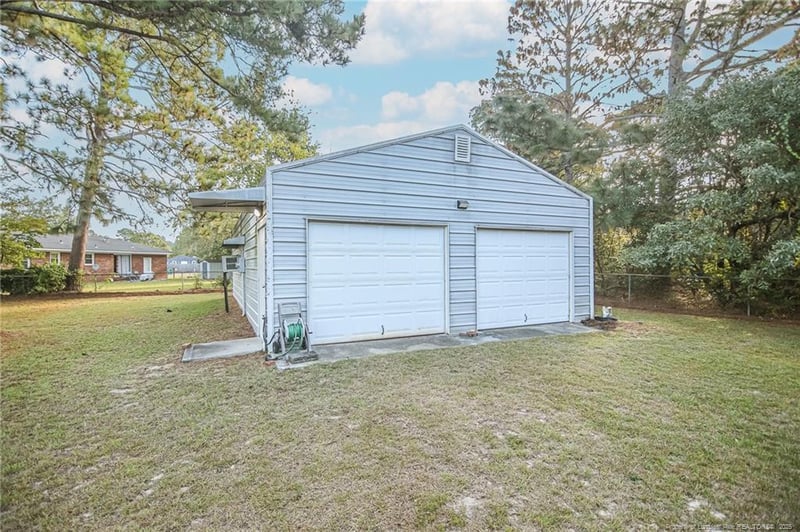 5936 Fairway Dr, Hope Mills, NC 28348
