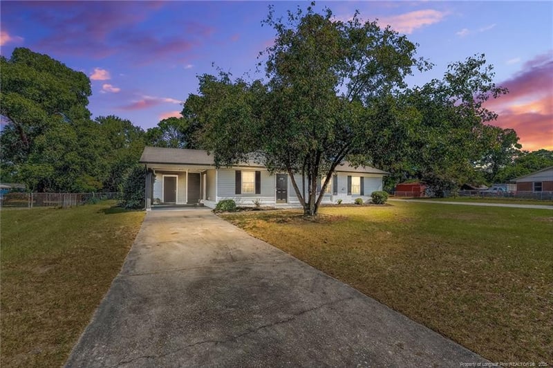 5937 Spinner Rd, Hope Mills, NC 28348