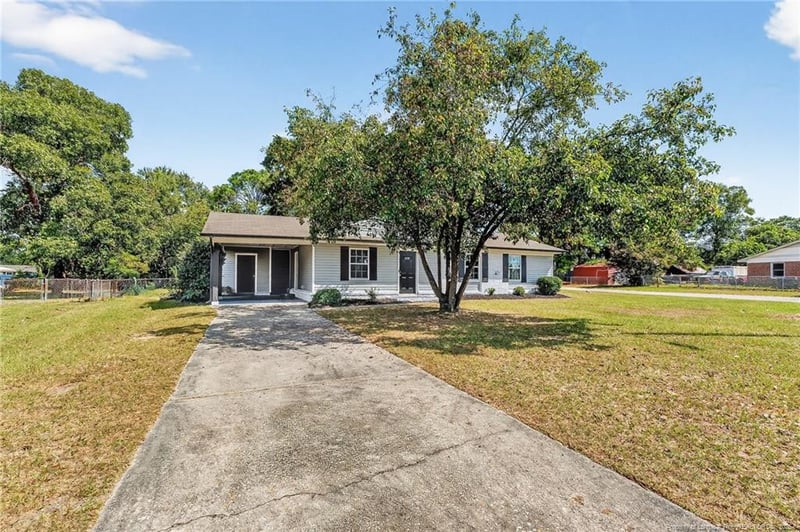 5937 Spinner Rd, Hope Mills, NC 28348