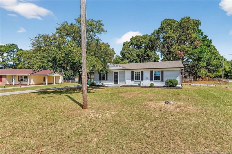 5937 Spinner Rd, Hope Mills, NC 28348