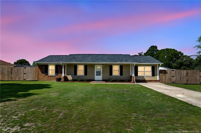 5938 Spinner Rd, Hope Mills, NC 28348
