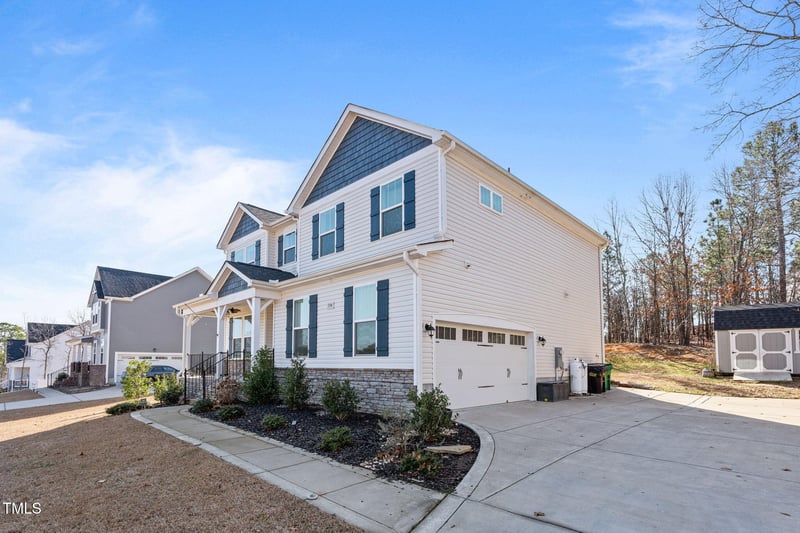 594 Executive Dr, Lillington, NC 27546