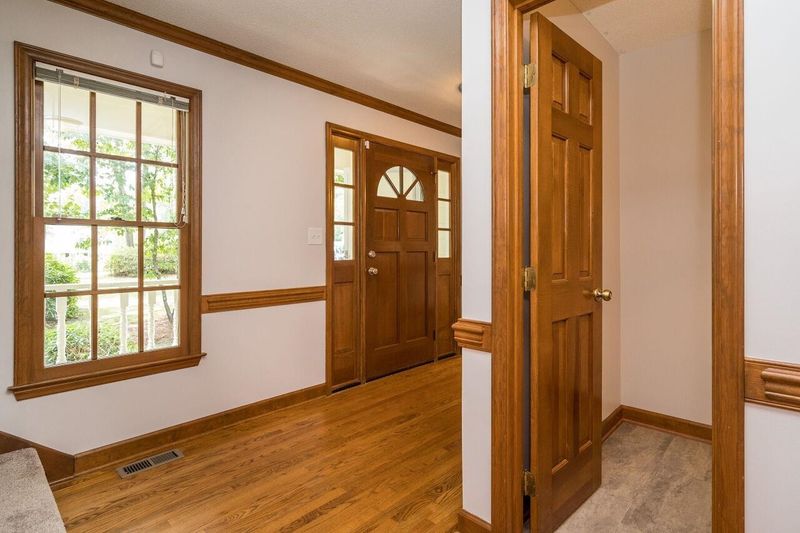 5945 Hampton Ridge Rd, Raleigh, NC 27603