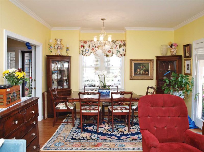 5945 Sentinel Dr, Raleigh, NC 27609