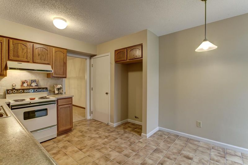 5947 Carmel Ln, Raleigh, NC 27609