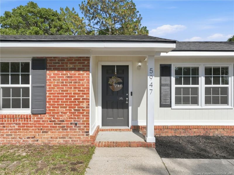 5947 Spinner Rd, Hope Mills, NC 28348