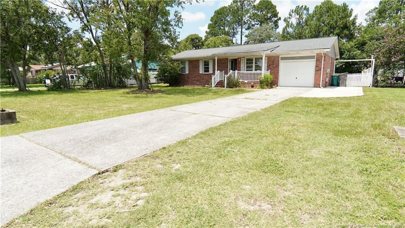 5948 Lexington Dr, Hope Mills, NC 28348