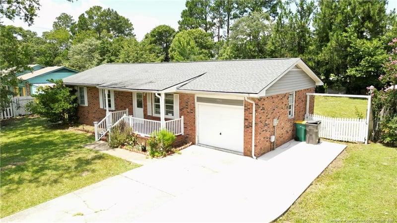 5948 Lexington Dr, Hope Mills, NC 28348