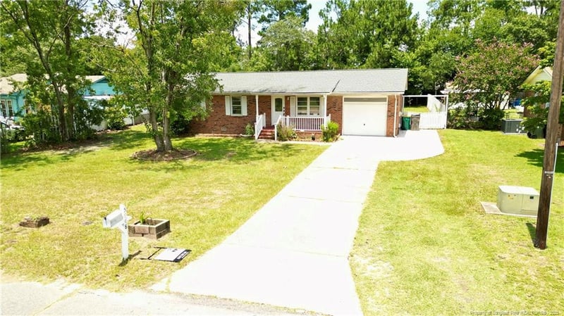 5948 Lexington Dr, Hope Mills, NC 28348