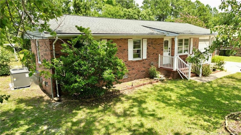 5948 Lexington Dr, Hope Mills, NC 28348